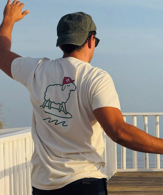 Camiseta Oveja Surfera Adulto- Colección Sueños Rurales